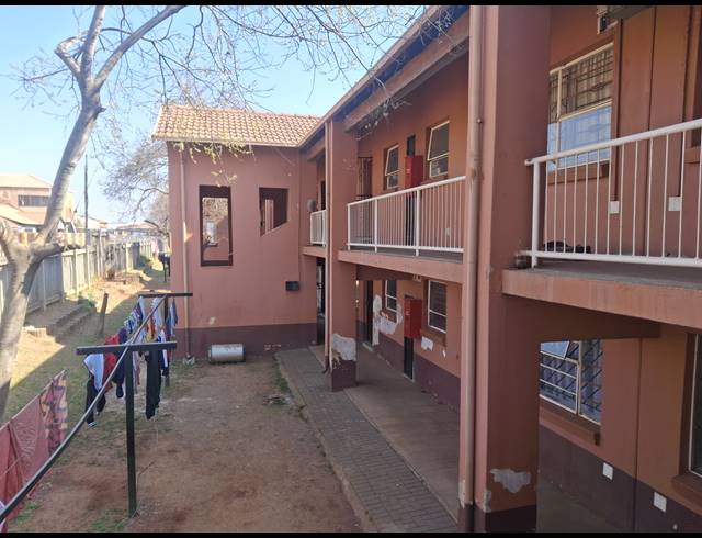 BEDROOM APARTMENT FOR SALE IN COMMERCIA